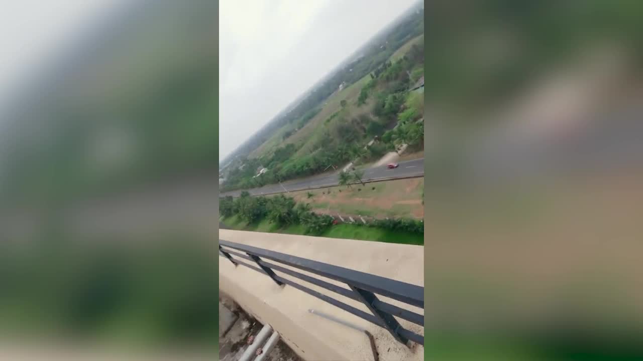 潮州戶外嫖妓達人小哥搭訕個很嫩的站街妹上樓頂冒著大風啪啪 - AV大平台 - 中文字幕，成人影片，AV，國產，線上看