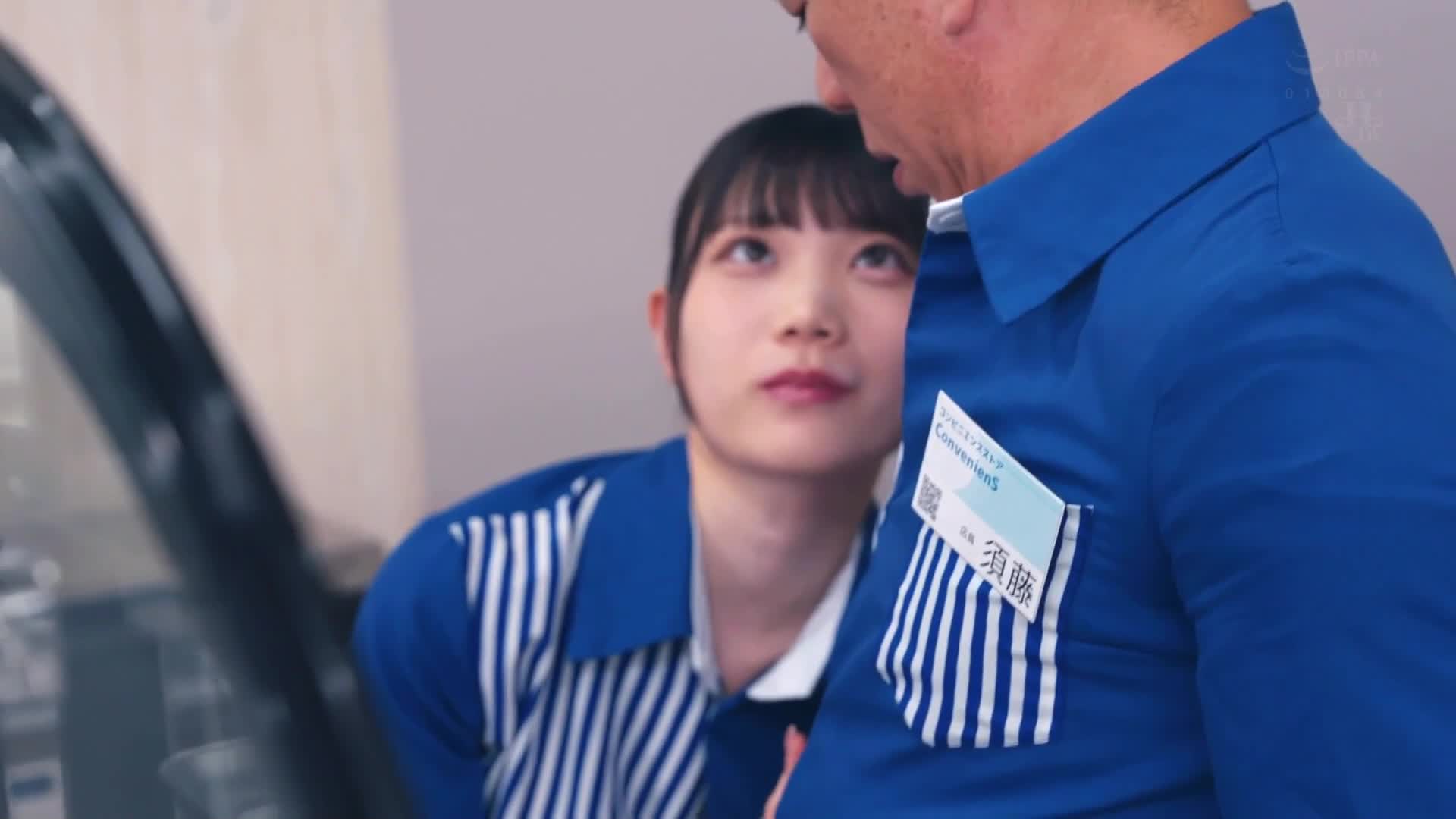 她脫下制服只為我一人。與美少女一起在深夜便利店工作並進行生中性愛。望實香苗 - AV大平台 - 中文字幕，成人影片，AV，國產，線上看