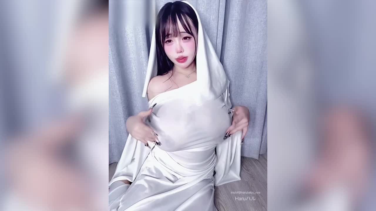 臺灣極品大奶萌妹-Haru哈嚕_蕭婷安-最新作，巨乳幽靈娘，萌妹各種姿勢抖奶秀自己的超級巨乳，再抹上精油瘋狂揉捏自己的大奶子，天生的無毛一線天嫩逼也很好看【 - AV大平台 - 中文字幕，成人影片，AV，國產，線上看