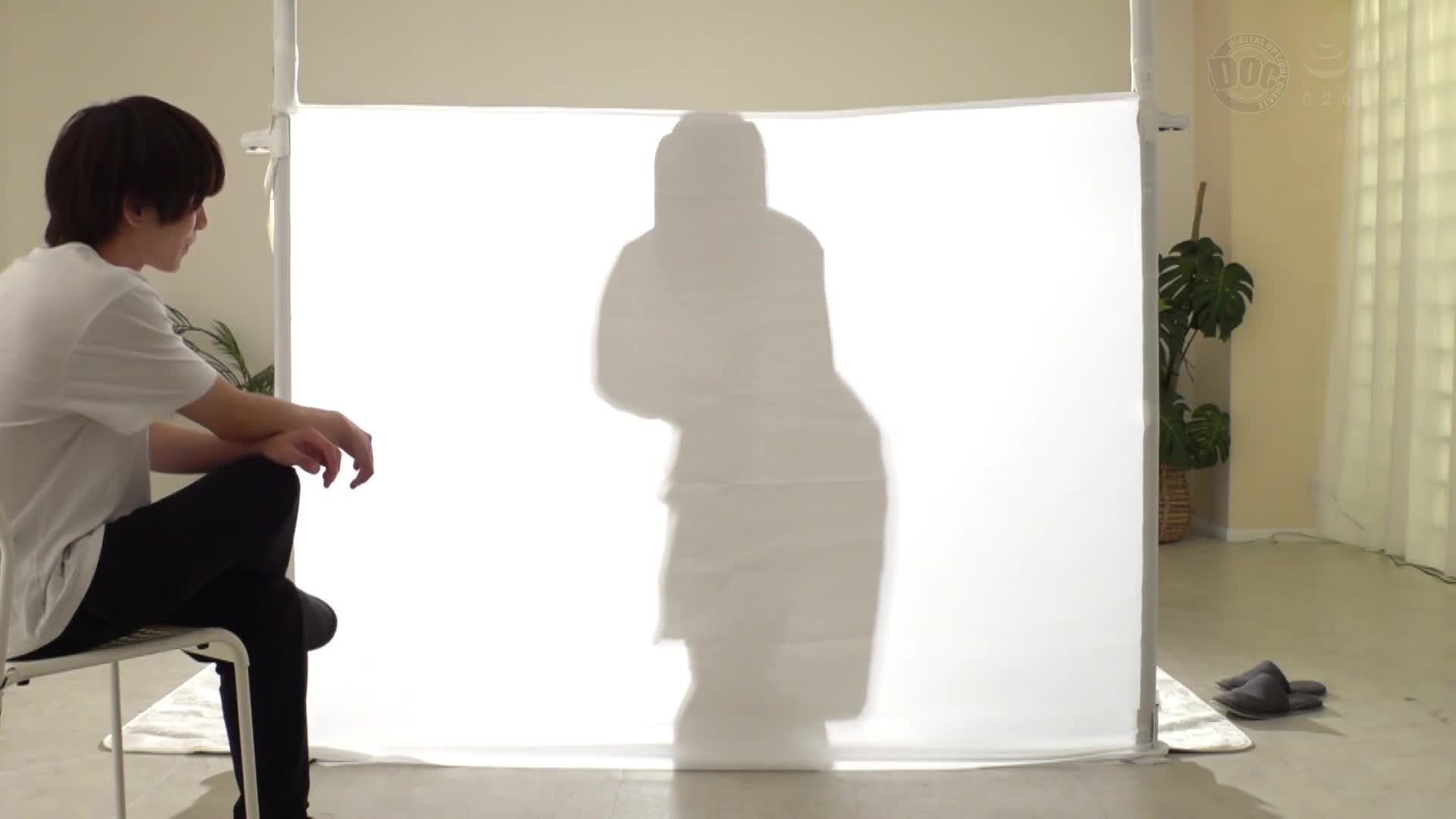 熱情情侶玩影子戲！心動NTR快速換裝剪影問答！大學生女友的cosplay，男友能猜對嗎？失敗就大雞巴即時啪啪啪！ - AV大平台 - 中文字幕，成人影片，AV，國產，線上看