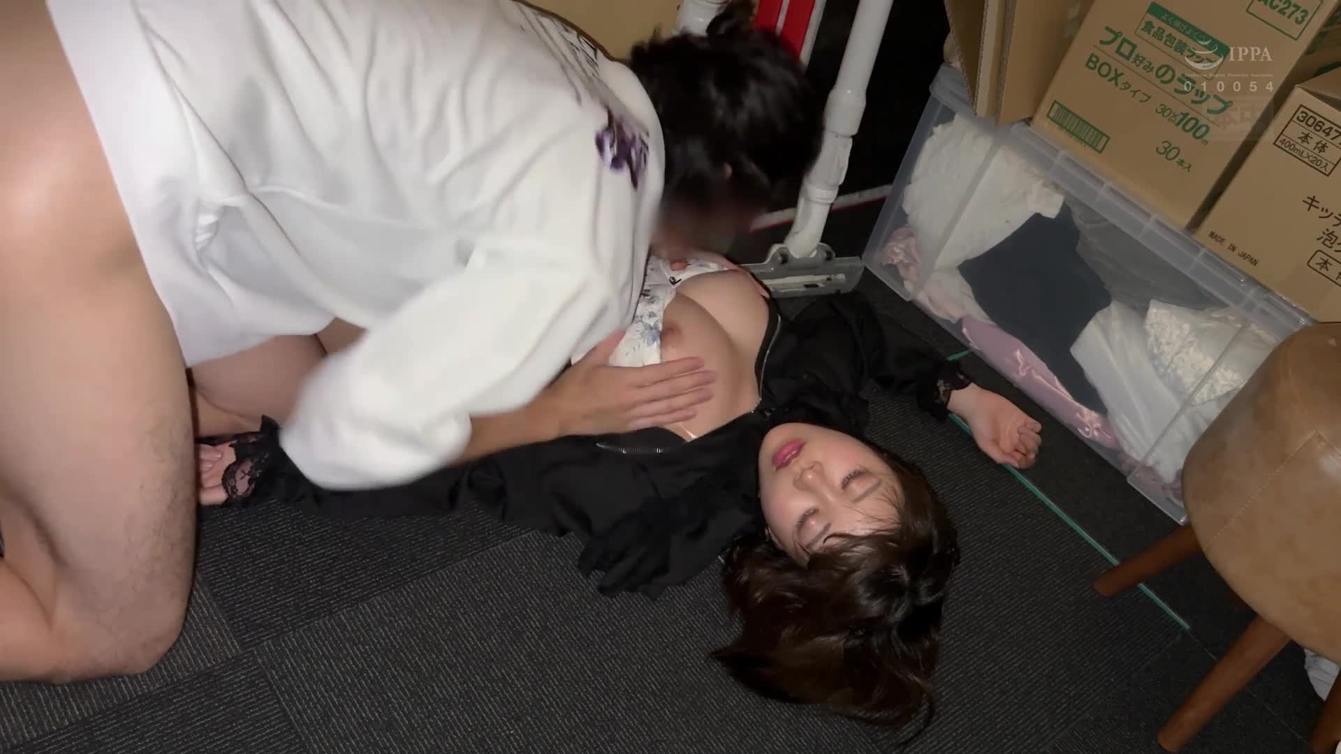 喂，蝸牛，完全被雷到的這些年輕人被帶走，用昏迷藥讓他們像蝸牛一樣不會站立的女孩們被迷姦，輪姦，中出姦，柏木小夏 - AV大平台 - 中文字幕，成人影片，AV，國產，線上看