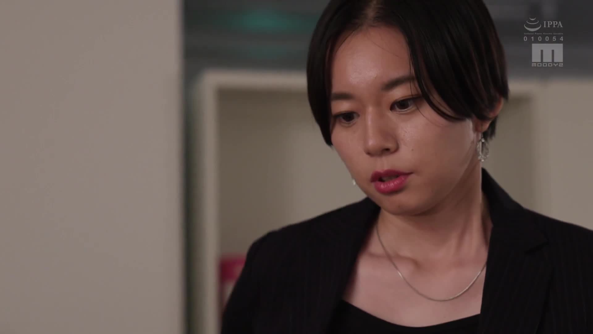 有了女朋友的情況下...喜歡我過分的後輩正在暗中讓我插入，工作順利進行！！泉百華 - AV大平台 - 中文字幕，成人影片，AV，國產，線上看