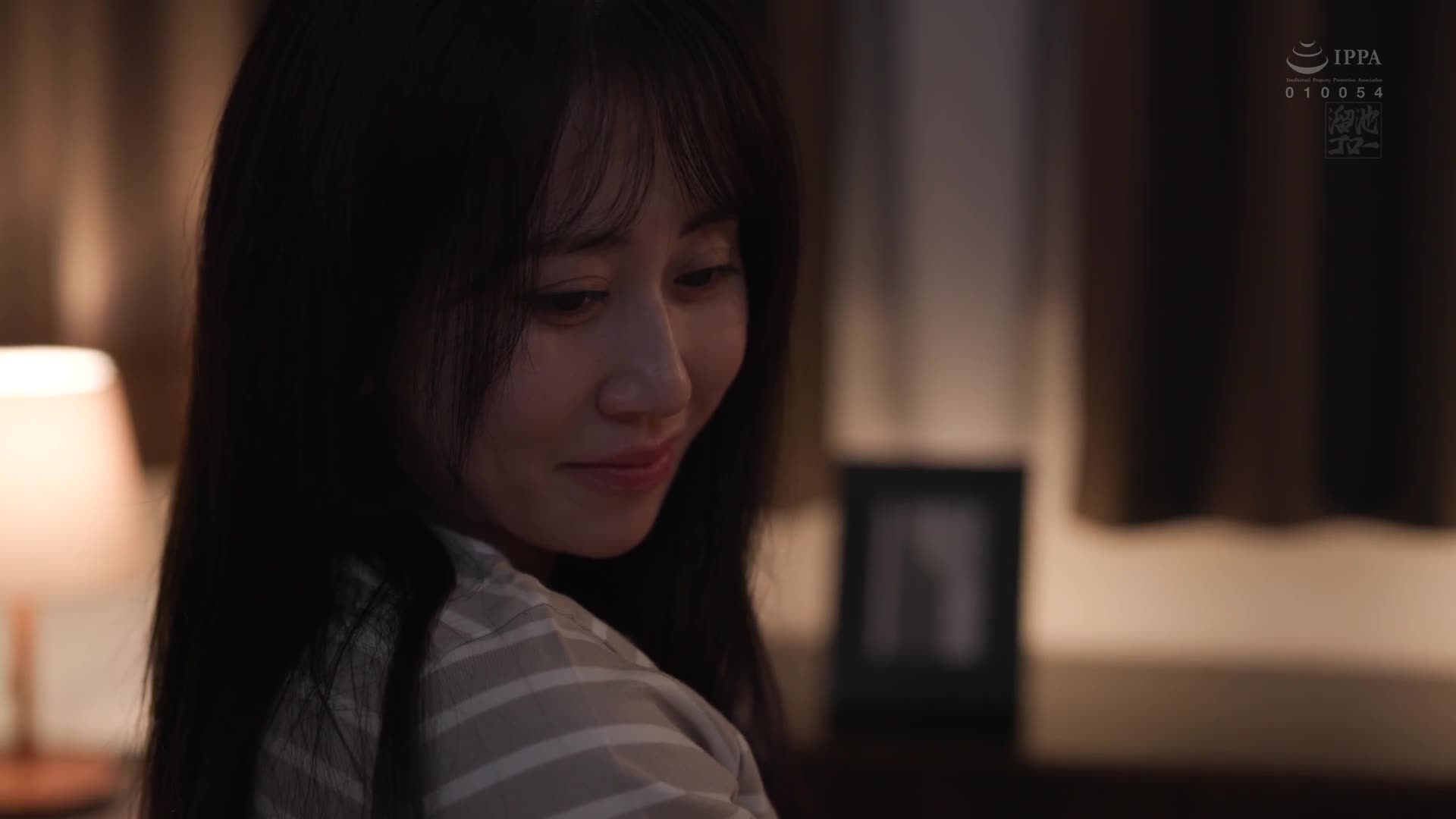 人妻在雨天晾曬內褲的時候...這就是濕淋淋外遇OK的暗示。-小宮香織 - AV大平台 - 中文字幕，成人影片，AV，國產，線上看