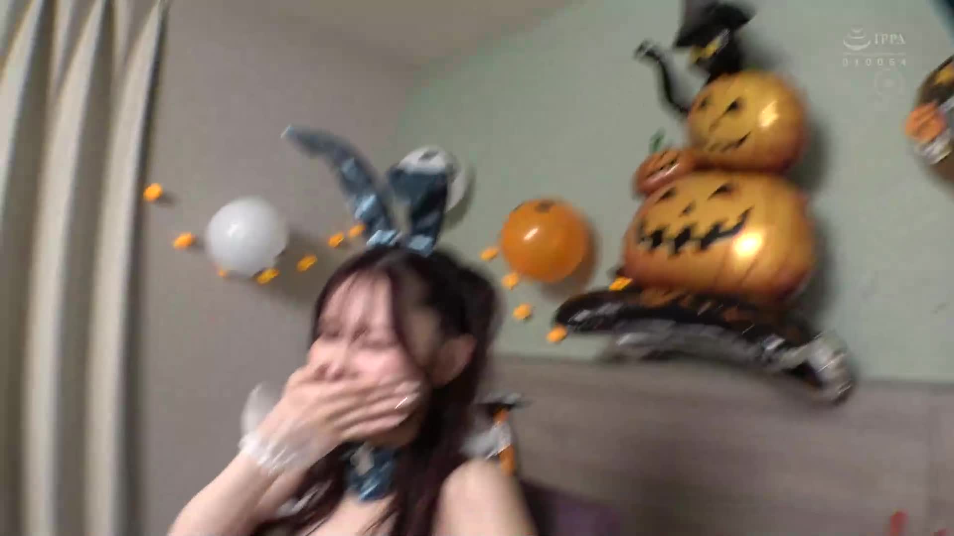 帶著在萬聖節活動中的氣質非凡的兔子姊姊進入飯店，拍攝私密性愛照片後嘗試騎乘位技巧 - AV大平台 - 中文字幕，成人影片，AV，國產，線上看