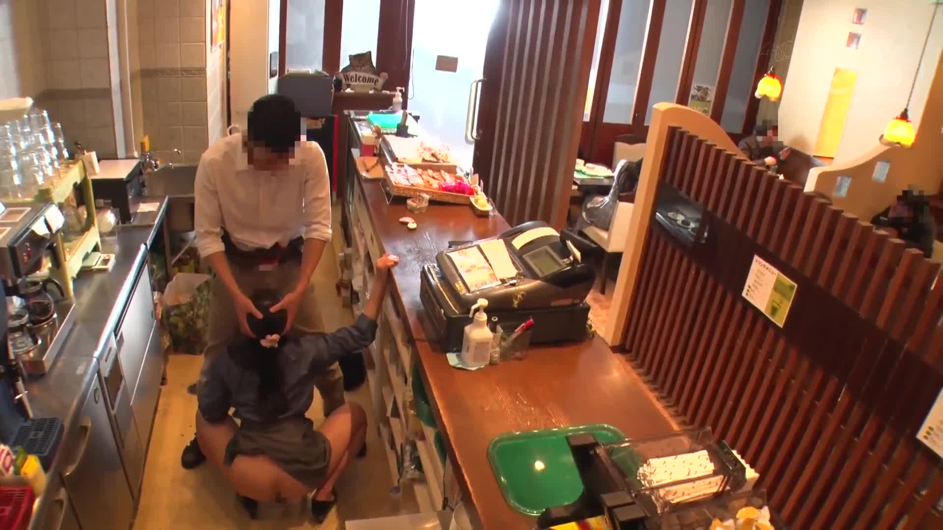 同時開發雙孔遙控振動器，羞恥的、擁有美麗臀部的兼職女孩因遙控雙重高潮而無法動彈，在極樂中噴湧而出。 - AV大平台 - 中文字幕，成人影片，AV，國產，線上看