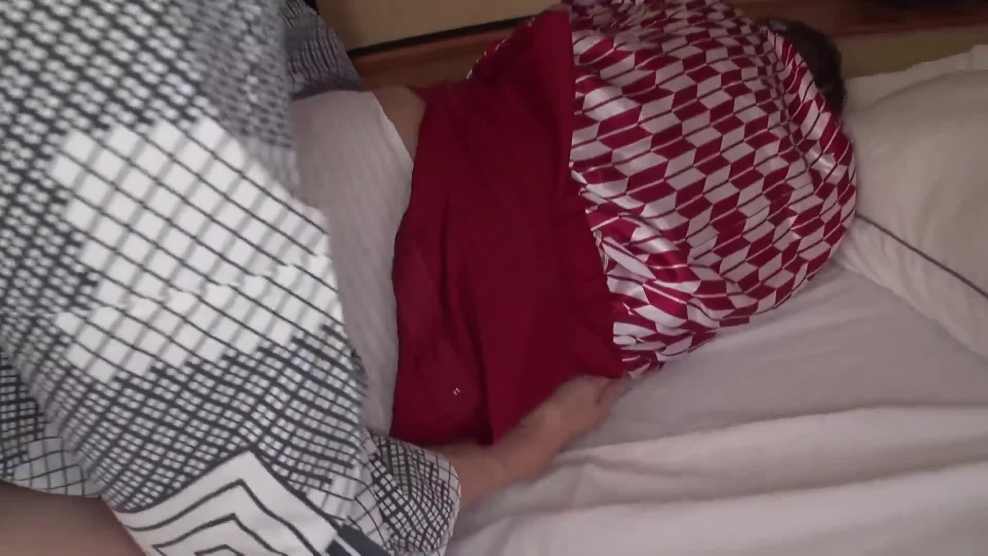 在老家的溫泉旅館幫忙的可愛女兒，沒有毛的小馬鬍女傭風子 渡來風 - AV大平台 - 中文字幕，成人影片，AV，國產，線上看