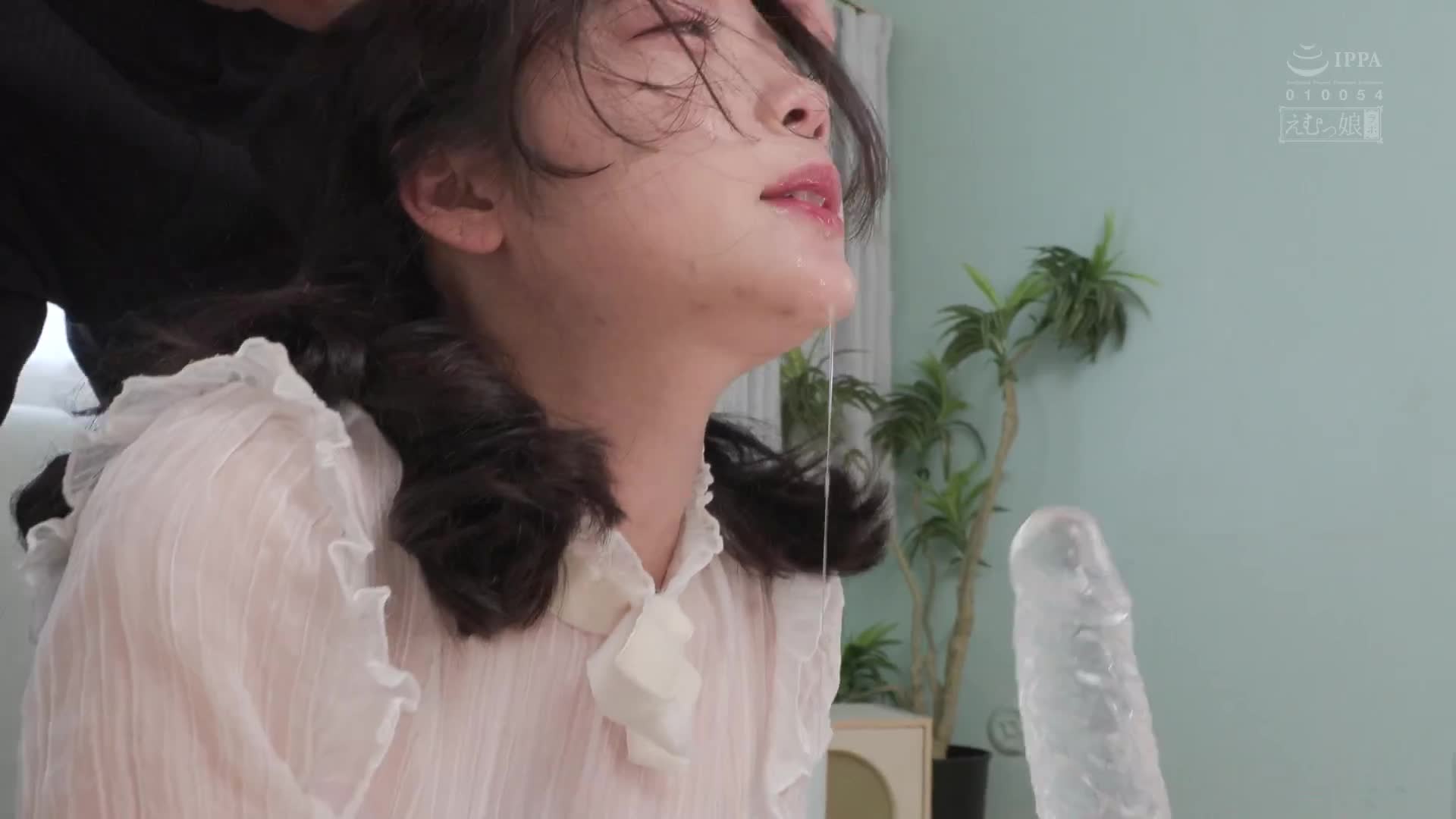 喉嚨深處的女性進行水處理，飲下臭味濃烈的污水！射出的精液13次！嘔吐1860毫升！自己尿尿580毫升 二葉惠麻 - AV大平台 - 中文字幕，成人影片，AV，國產，線上看