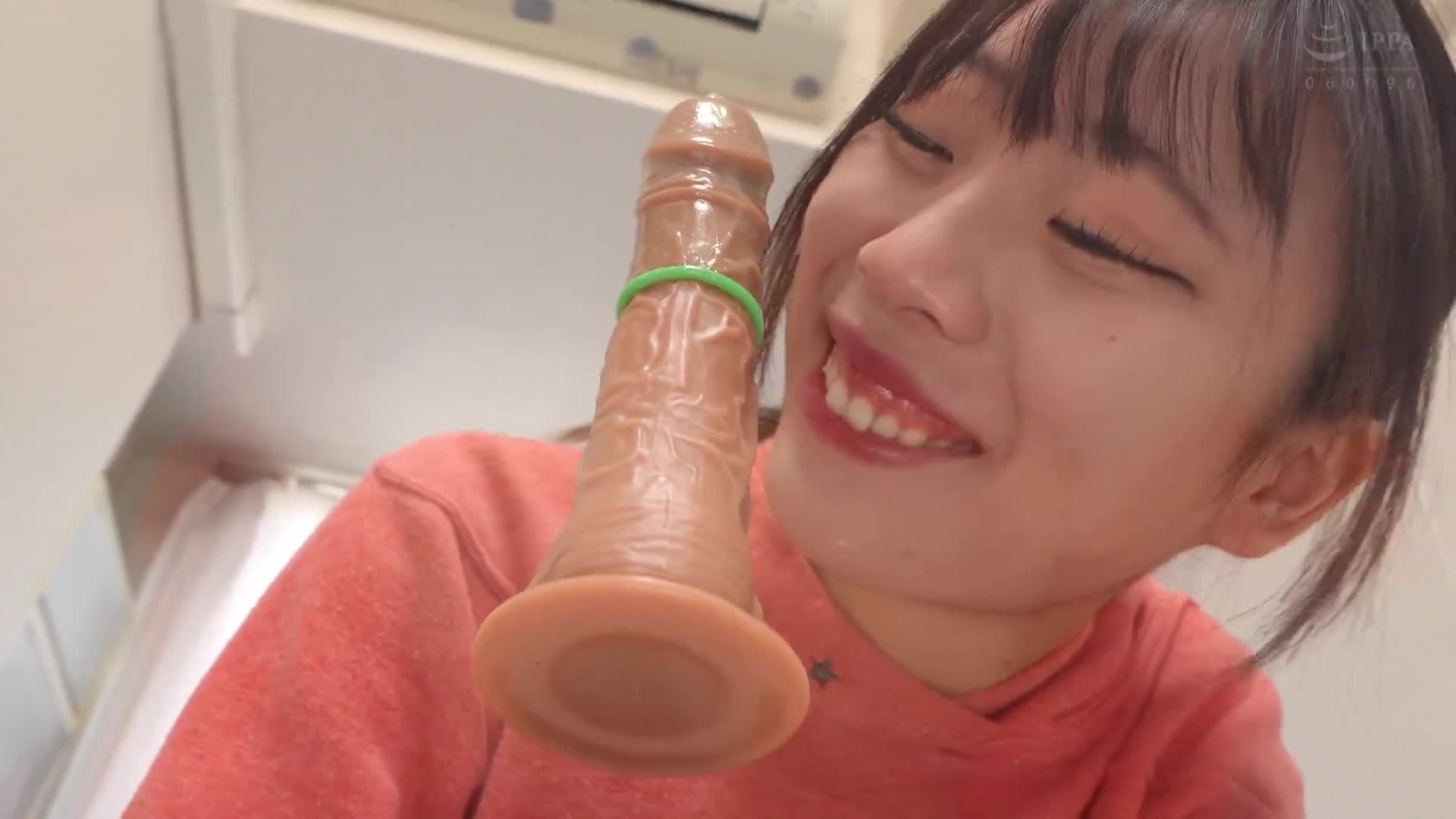 產後處女...慾求不滿的新手媽媽挑戰「僧侶陽具僅靠口中戴上保險套」！毫無動手的新手媽咬住處男巨陽，深陷於中！已經有一段時間沒有性生活的媽媽的陰部溢出淫蕩的淫水！背著丈夫處男禮遇ww淫蕩溫柔的奧夫人將保險套拿掉，生中出！ - AV大平台 - 中文字幕，成人影片，AV，國產，線上看