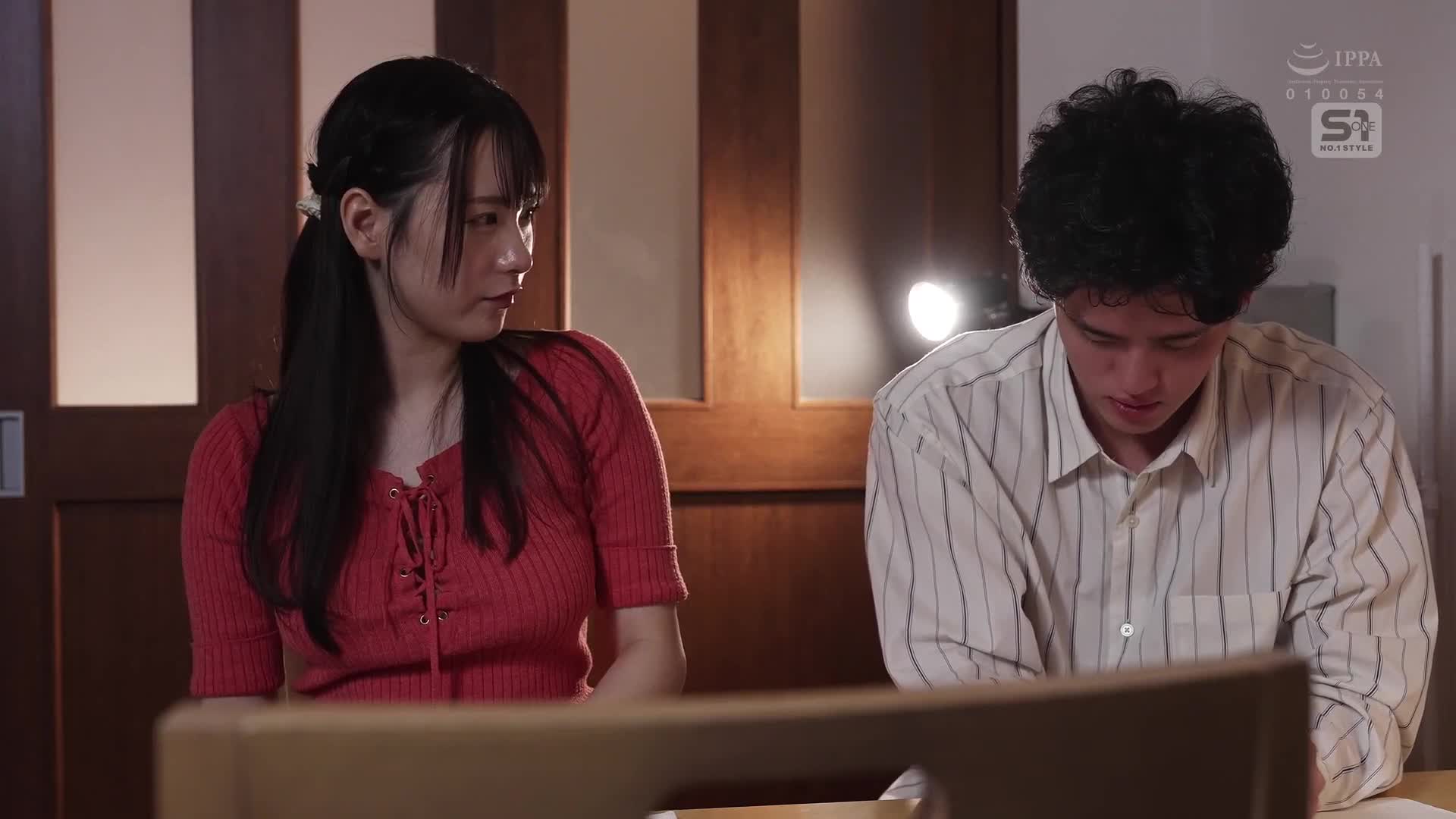總是忘記穿褲子的美臀小傻瓜被誤會是隨時可以插入的對象，被陌生男子上了床 村上悠華 - AV大平台 - 中文字幕，成人影片，AV，國產，線上看