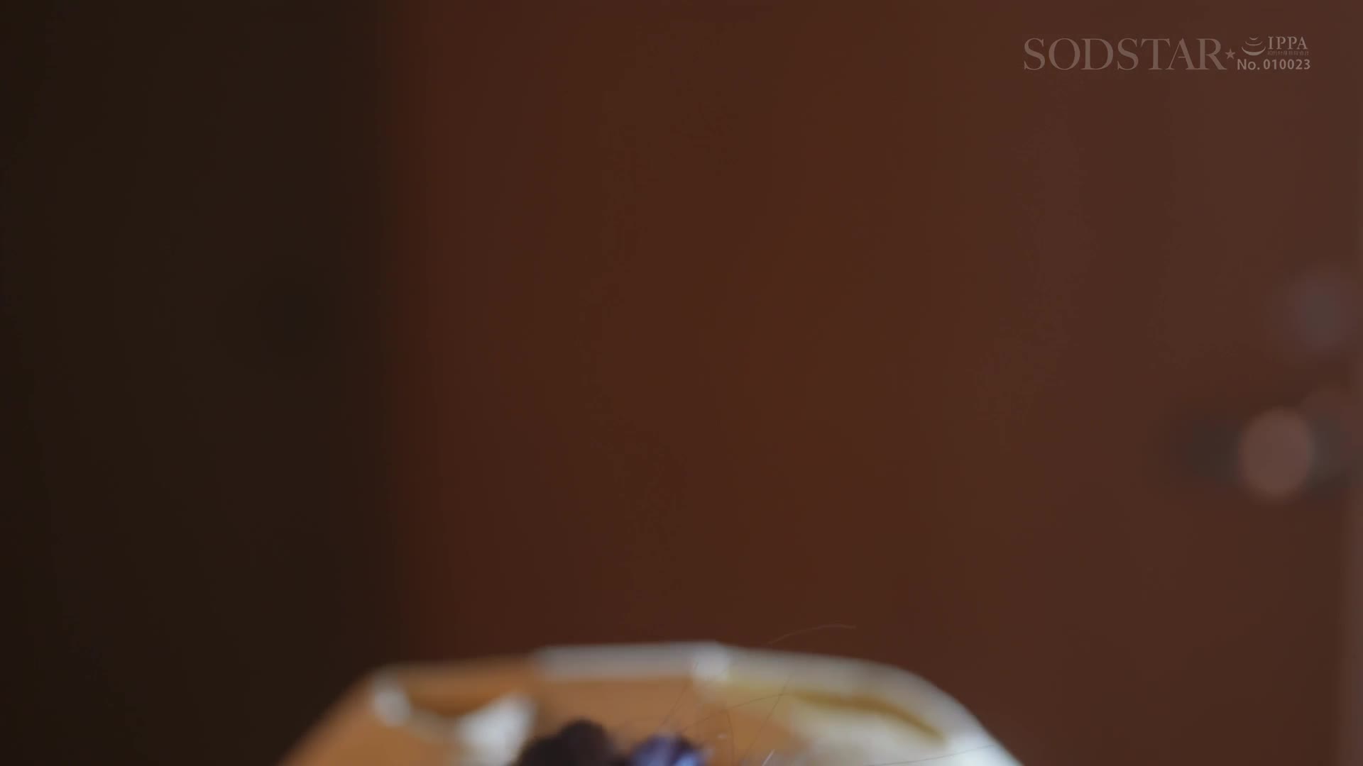 男朋友的妹妹露出無防備的無束縛胸部，不由自主地盯著！當他們兩人獨處時，指出她沒穿胸罩的事情，她害羞地不停矯情，易受壓力，最後直接上了小笠原菜乃 - AV大平台 - 中文字幕，成人影片，AV，國產，線上看