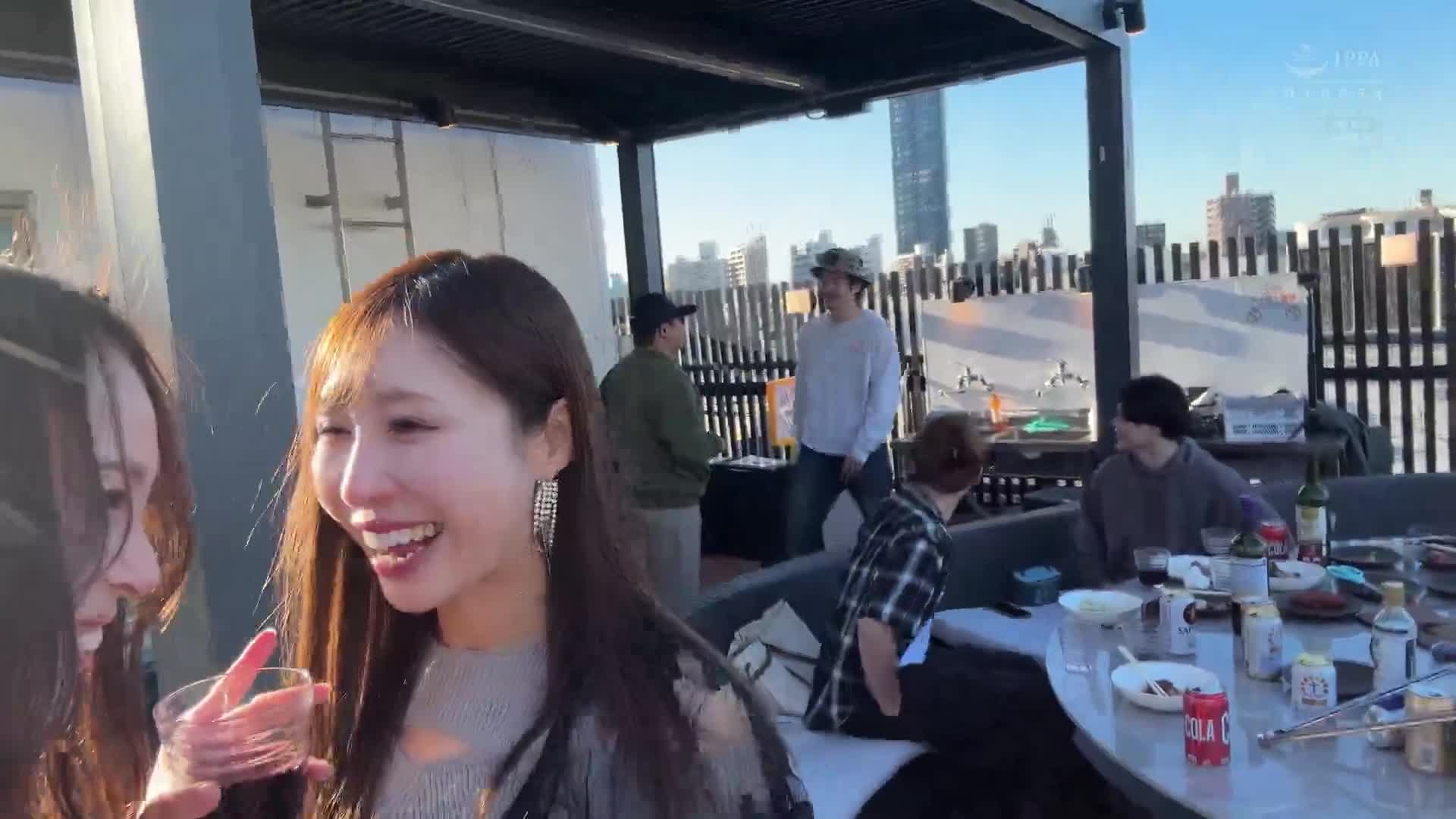 昔日聚會的NTR：即將結婚的我未婚妻和大學時代的社團同伴去燒烤，直到天亮才回來的那一天。之後發現的中出胸口糞片。幸村泉希 - AV大平台 - 中文字幕，成人影片，AV，國產，線上看