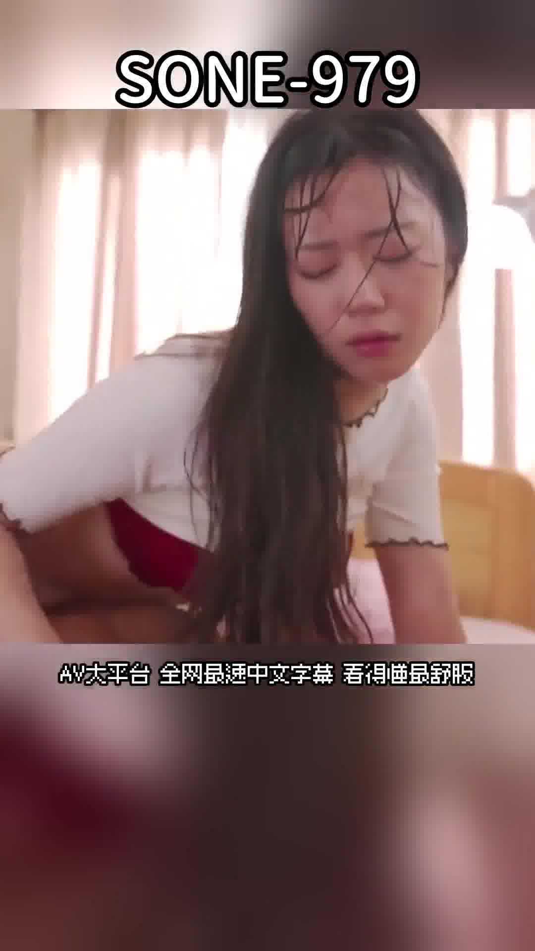 SONE-979每天在公寓走廊上相遇的清純可愛的女大學生，其實是被大量媚藥淹沒的性慾高漲的女孩。明日葉三葉 - AV大平台 - 中文字幕，成人影片，AV，國產，線上看